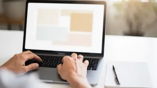 Webseite für Existenzgründer: Tipps zu Kosten und Plattformen für Online-Präsenz